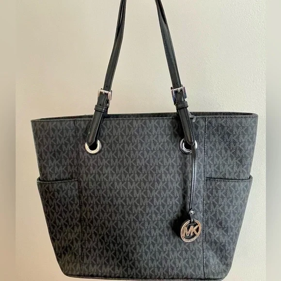 Michael Kors | Women's Jet Set | Signature Tote |
Black & Grey - Picture 9 of 12